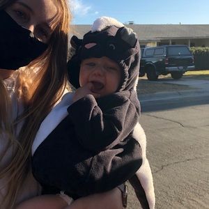 Carter’s skunk costume 6-9 months